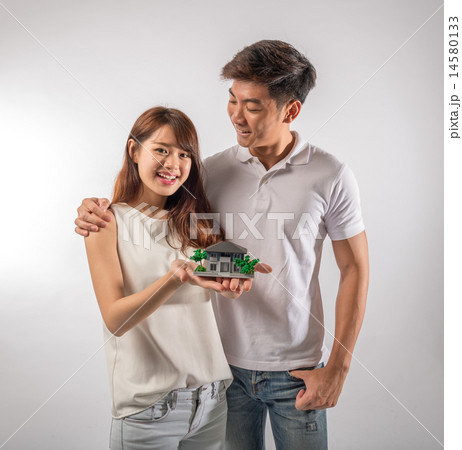 Happy Couple Buy House, Sell 14580133
