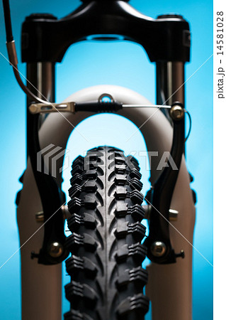 bicycle wheel with suspension fork and brakes 14581028