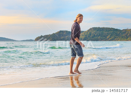 happy young manl on the beach happy young manl on the beach 14581717