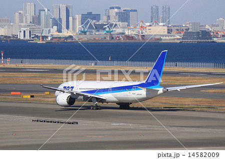 B787のタキシング 14582009
