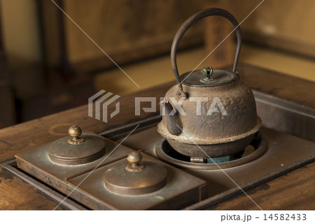 囲炉裏の鉄瓶 14582433