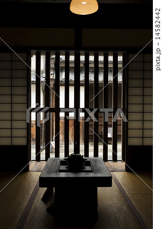 囲炉裏と格子 囲炉裏と格子 14582442