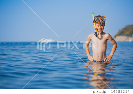 happy boy driver on the beach happy boy driver on the beach 14583214