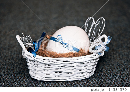 easter egg in the basket 14584570