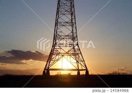 高圧電線と夕陽 高圧電線と夕陽 14584966