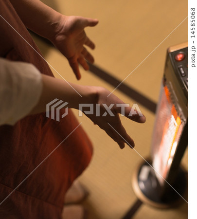 暖を取る 暖を取る 14585068