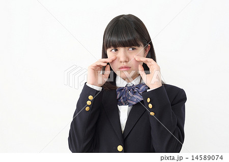 嘘泣きをしている女子校生 14589074