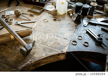 Working desk for craft jewelery  14589264