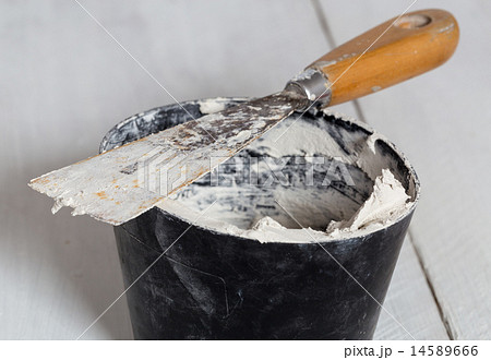 Spatula with plaster and mixing tub Spatula with plaster and mixing tub 14589666