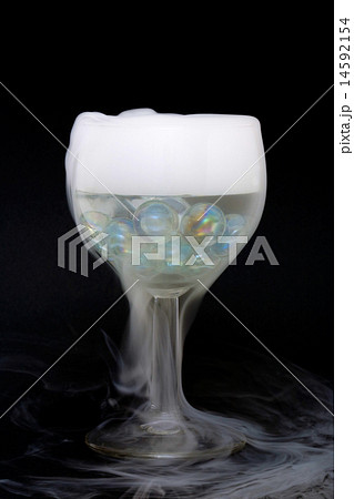 水にドライアイス 水にドライアイス 14592154