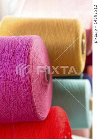 カラフルな絹糸 14592512