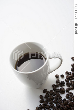 ホットコーヒーとコーヒー豆 14611235