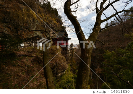 絶壁に建つ釈尊寺 14611850