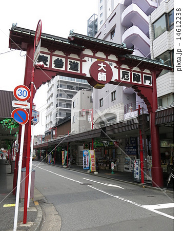 川崎大師の表参道（厄除門） 14612238