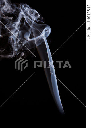 線香の煙 14612312