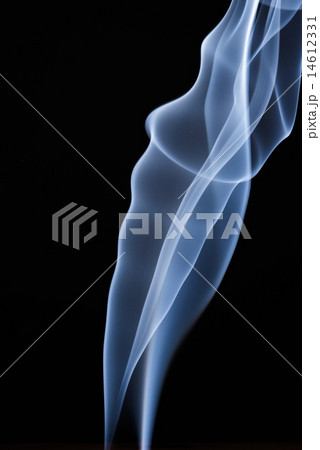 線香の煙 14612331