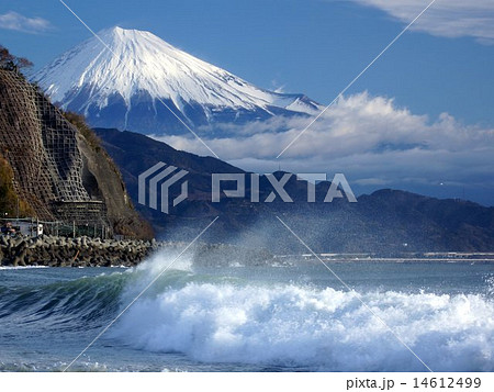 波と富士山 14612499