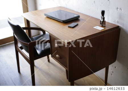 desk 14612633