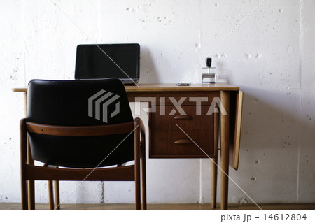 desk 14612804