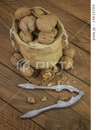 walnuts 14614704