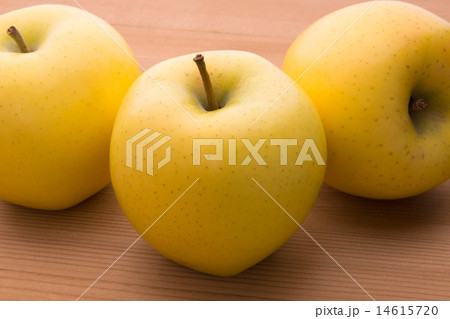 黄りんご シナノゴールド の写真素材