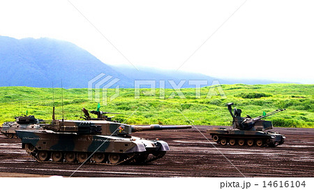 90式戦車 & スカイシューター ( 87式自走高射機関砲 ) 2014年 富士総合火力演習 90式戦車 & スカイシューター ( 87式自走高射機関砲 ) 2014年 富士総合火力演習 14616104