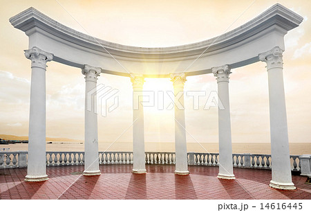 Arch on a seafront 14616445
