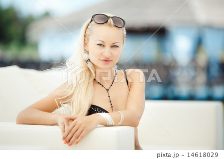 Sexy blonde with puffy lips 14618029