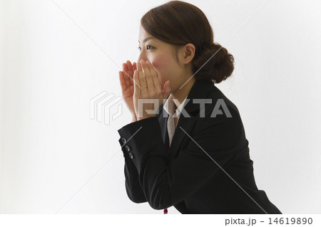 応援する女性社員 応援する女性社員 14619890