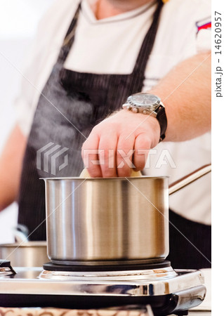 chef at work 14620957
