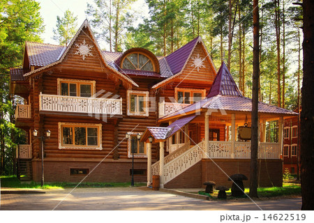 wooden cottage house 14622519