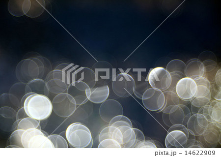 bokeh blurred blue water reflections 14622909