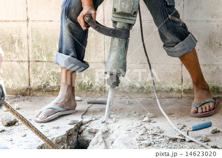 Builder worker with pneumatic hammer drill 14623020