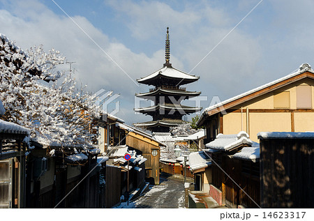 雪景色の八坂の塔 雪景色の八坂の塔 14623317