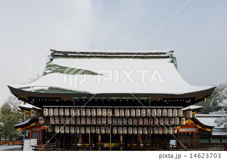 八坂神社の雪景色 14623703