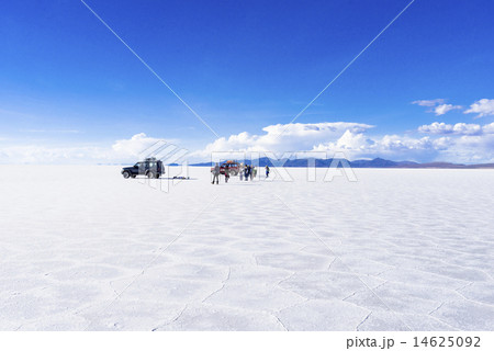 ウユニ塩湖の亀甲模様 14625092
