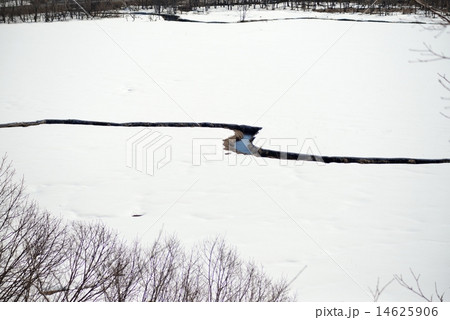 釧路湿原を流れる川 14625906