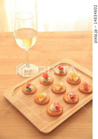 ワインとクラッカーのおつまみ 14634602