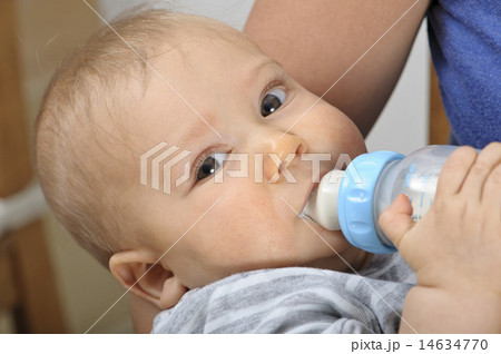 baby with milk bottle baby with milk bottle 14634770