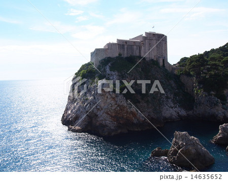 ドブロブニクのロヴリイェナツ要塞とアドリア海 14635652