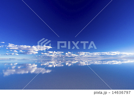 ミラーレイクのウユニ塩湖 14636797