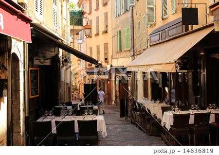 Café on a narrow street in Cannes 14636819