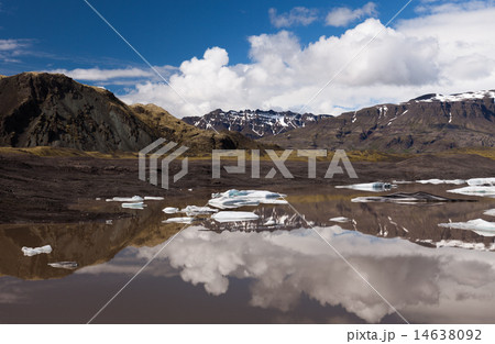 Lake with icebergs in Iceland 14638092