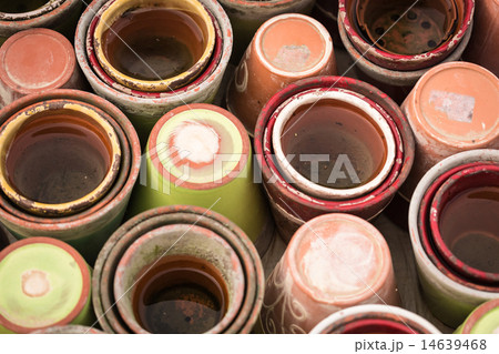 old empty flower pots 14639468