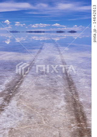 ミラーレイクのウユニ塩湖 14642613