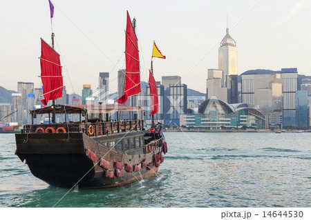 Hong Kong skylines and junk boat 14644530