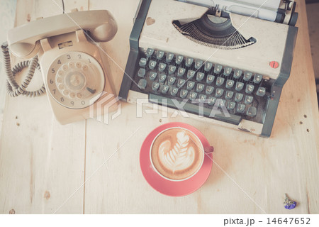 Red latte coffee cup with vintage telephone  14647652