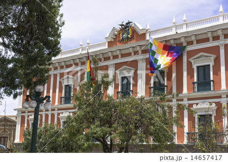 ムリリョ広場の大統領官邸 14657417