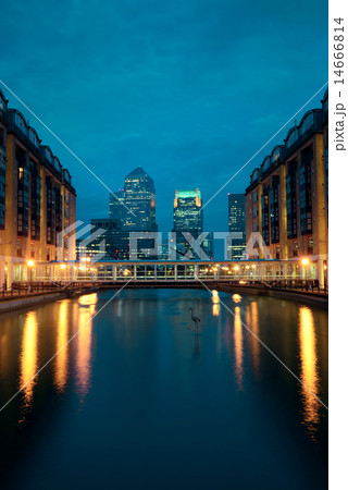 London Canary Wharf at night London Canary Wharf at night 14666814