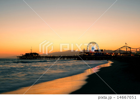 Santa Monica beach 14667051